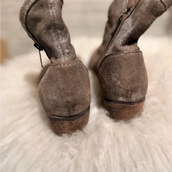 Seychelles Score Rockabilly Distressed Metallic Gray Leather Ankle Boots - Picture 6 of 13